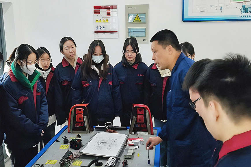 校优秀教师风采展│杭卫星——精...